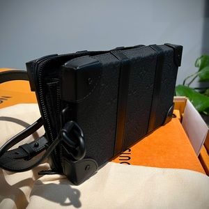 Louis Vuitton mens/womens Soft Trunk Wallet